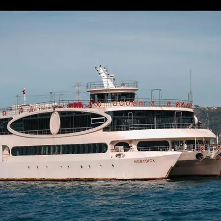 Úszó hotel Majesty Bosphorus